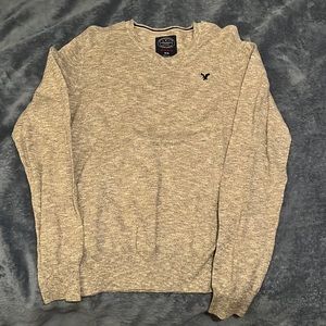 EUC American Eagle V Neck Lightweight Sweater size Medium